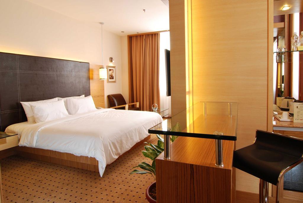New World Suites Bintulu Exterior photo