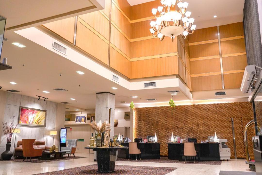 New World Suites Bintulu Exterior photo